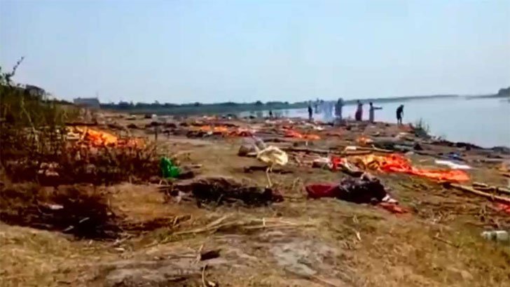 গঙ্গায় ভেসে উঠছে শতাধিক মৃতদেহ, ভারতে নতুন আতঙ্ক